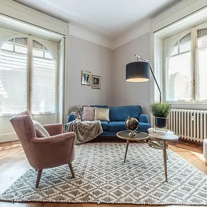  Appartement Joivy Sophisticated 3-bed Flat With Desk Italie