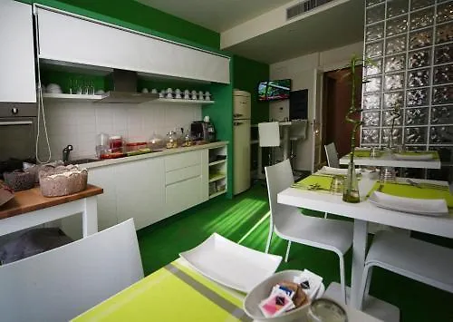 Navigliotel 19 - Rooms & Suites Милан 2*,